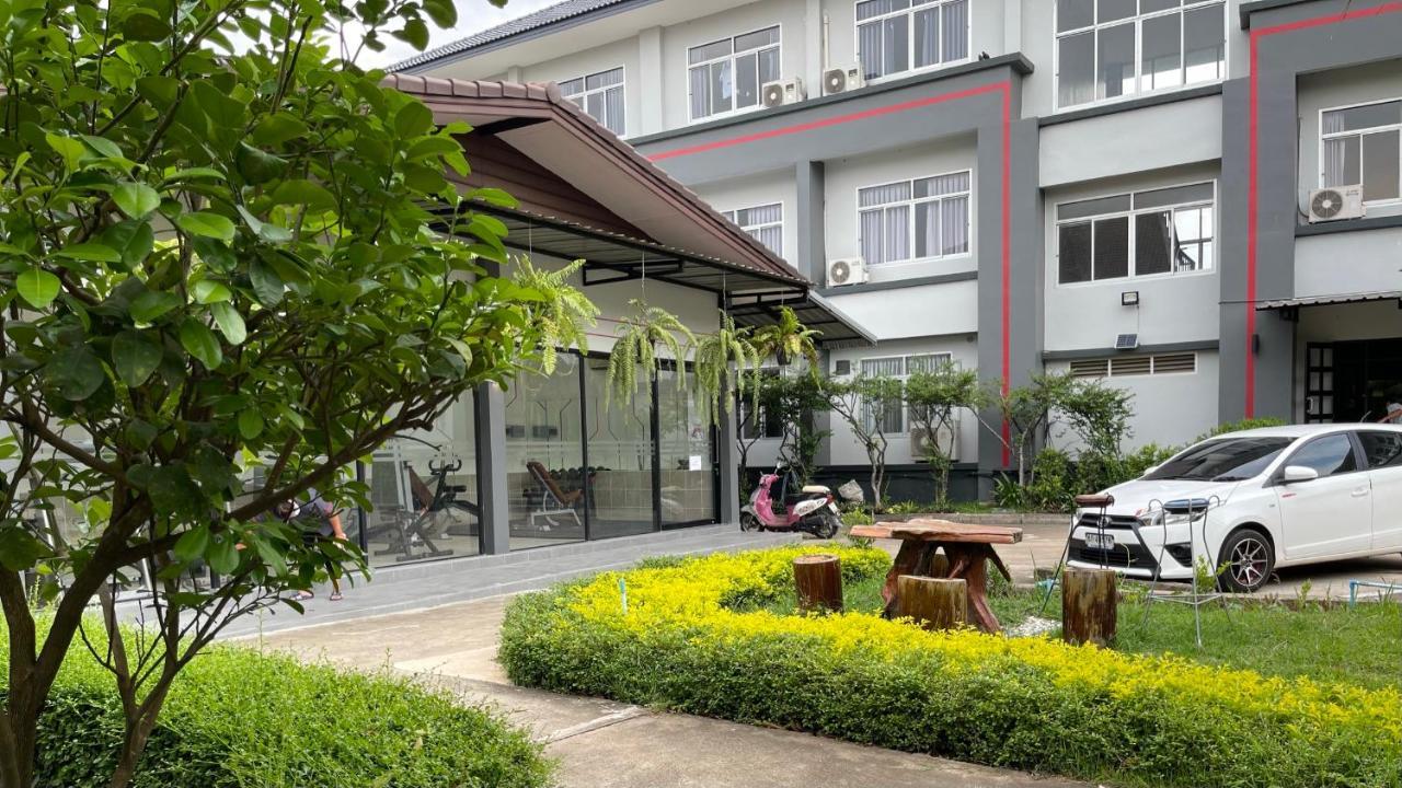 Araya Hotel Uttaradit Eksteriør billede